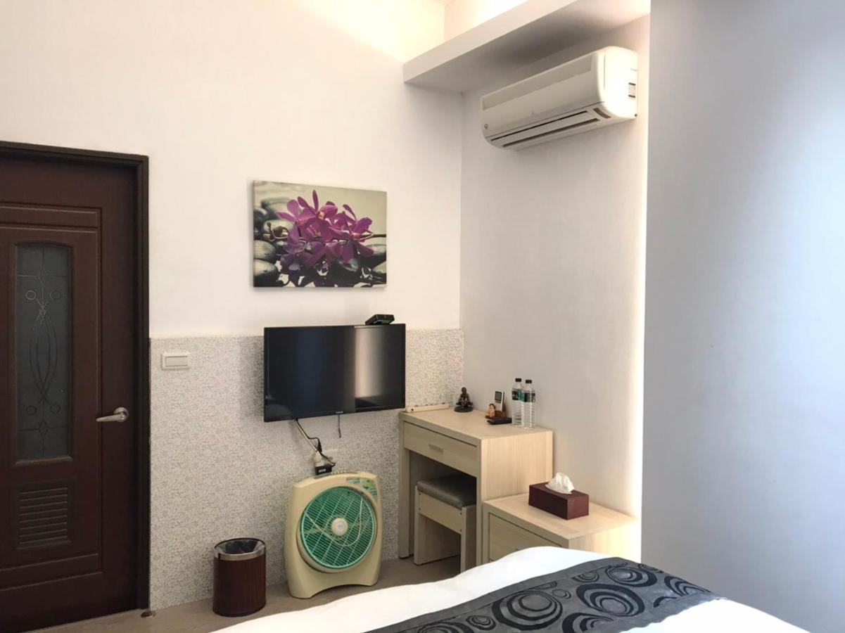 小小鋼琴家民宿&近夜市文創美食街 Hualien Extérieur photo