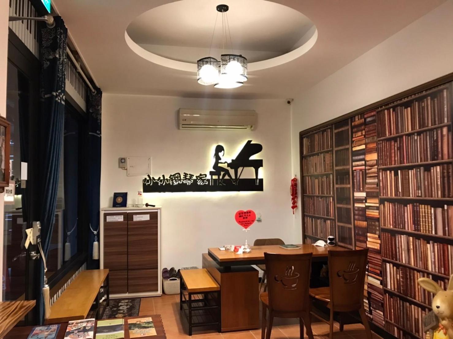 小小鋼琴家民宿&近夜市文創美食街 Hualien Extérieur photo