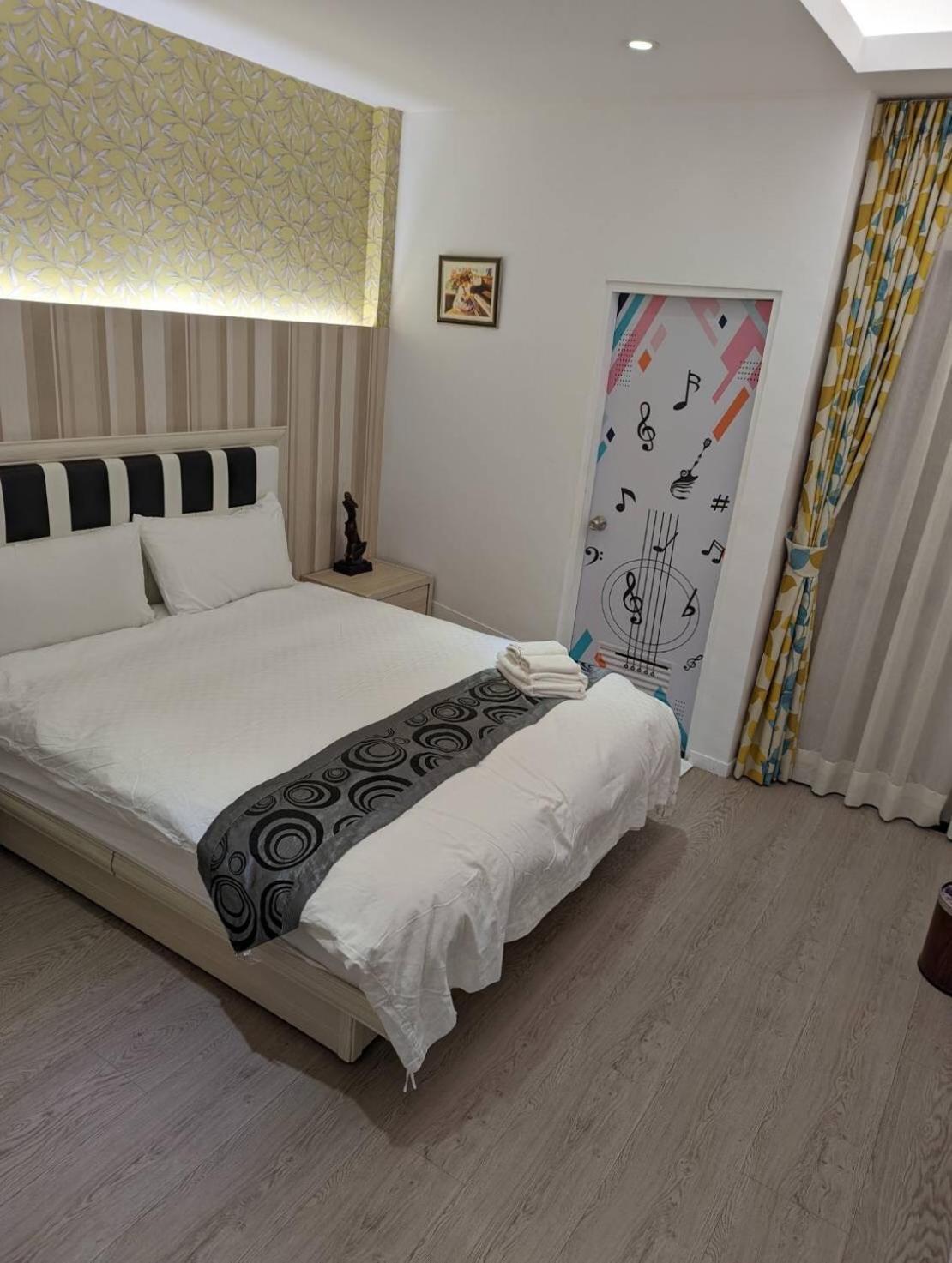 小小鋼琴家民宿&近夜市文創美食街 Hualien Extérieur photo